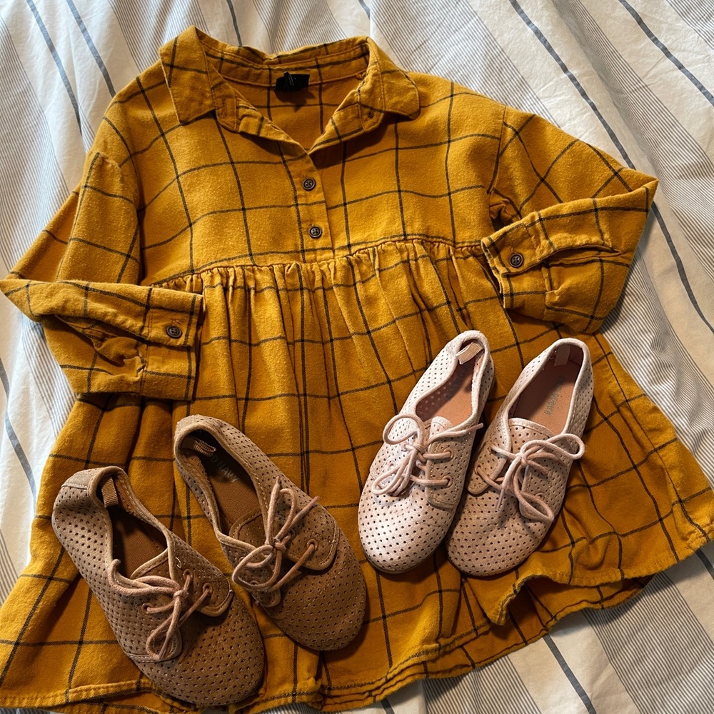 Long sleeve dress and shoes bundle!